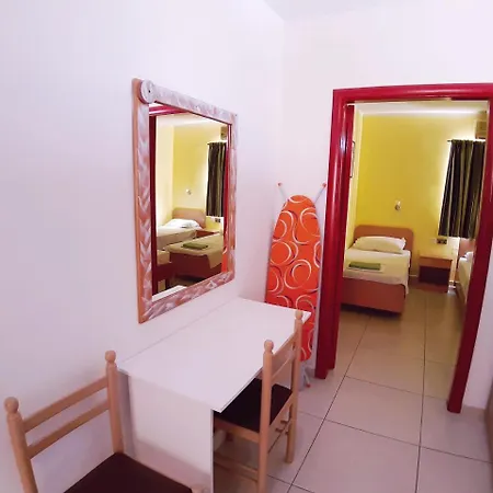 'young'seven מלון דירות 2*