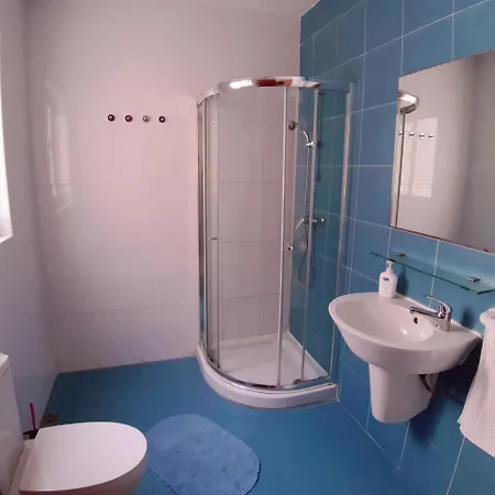 'young'seven 2* Saint Julian's