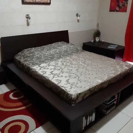 'young'seven מלון דירות 2*