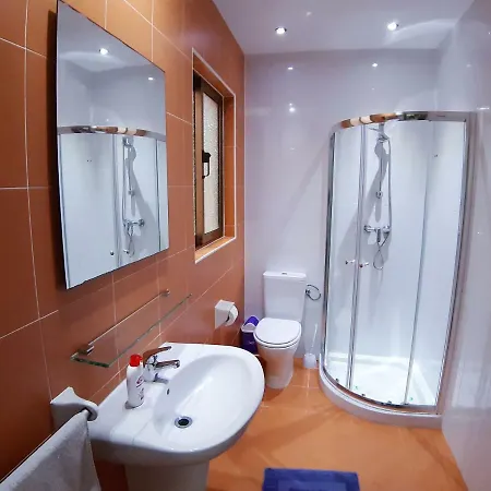 'young'seven מלון דירות 2*