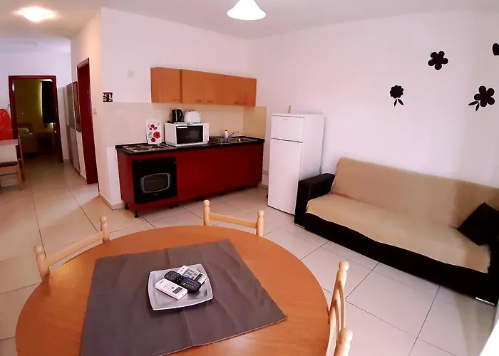 'young'seven 2* St. Julian's