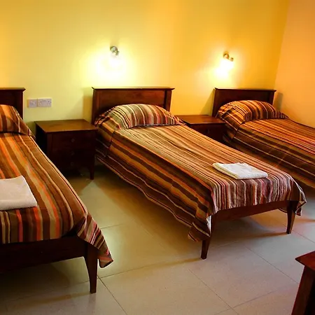 Appart hôtel 'young'seven San Ġiljan