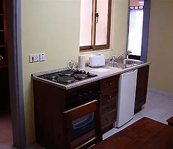 'young'seven Saint Julian's