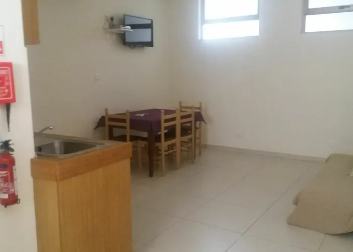 'young'seven Saint Julian's